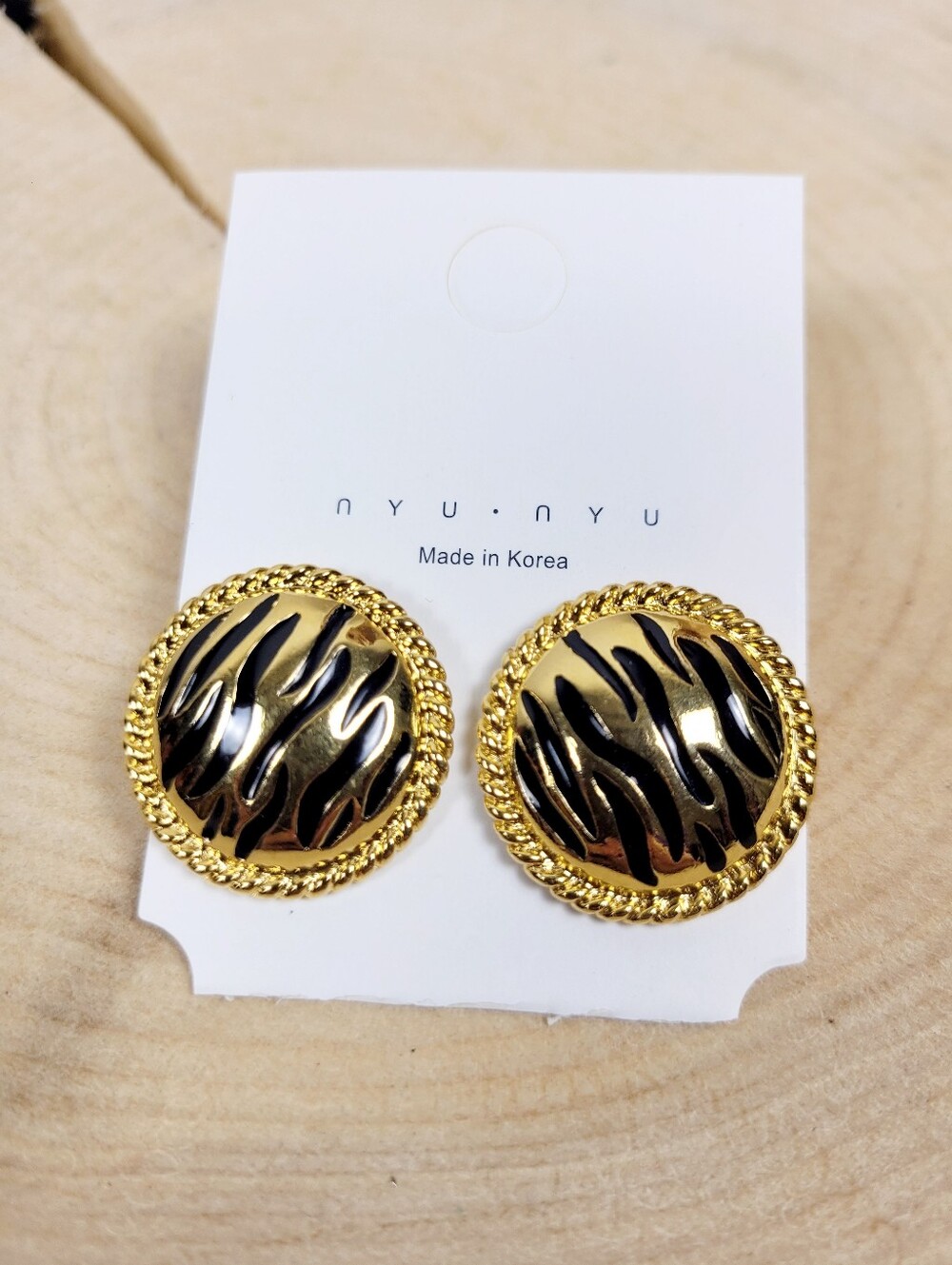 Brand New Gold Tone Victorian Style Black Stud Earrings